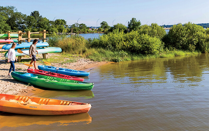 Kayak Jamestown Beach